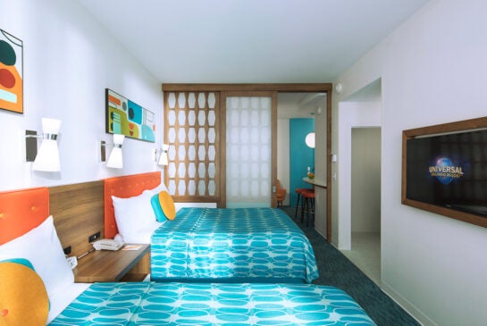 Poolside Family Suite – Interior Entry