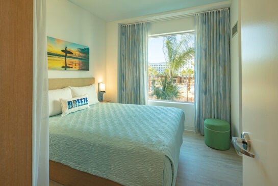 Universal’s Endless Summer Resort – Dockside Inn and Suites/ 2-Bedroom Suite Pool View