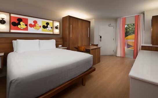 Disney’s Pop Century Resort / Standard Room